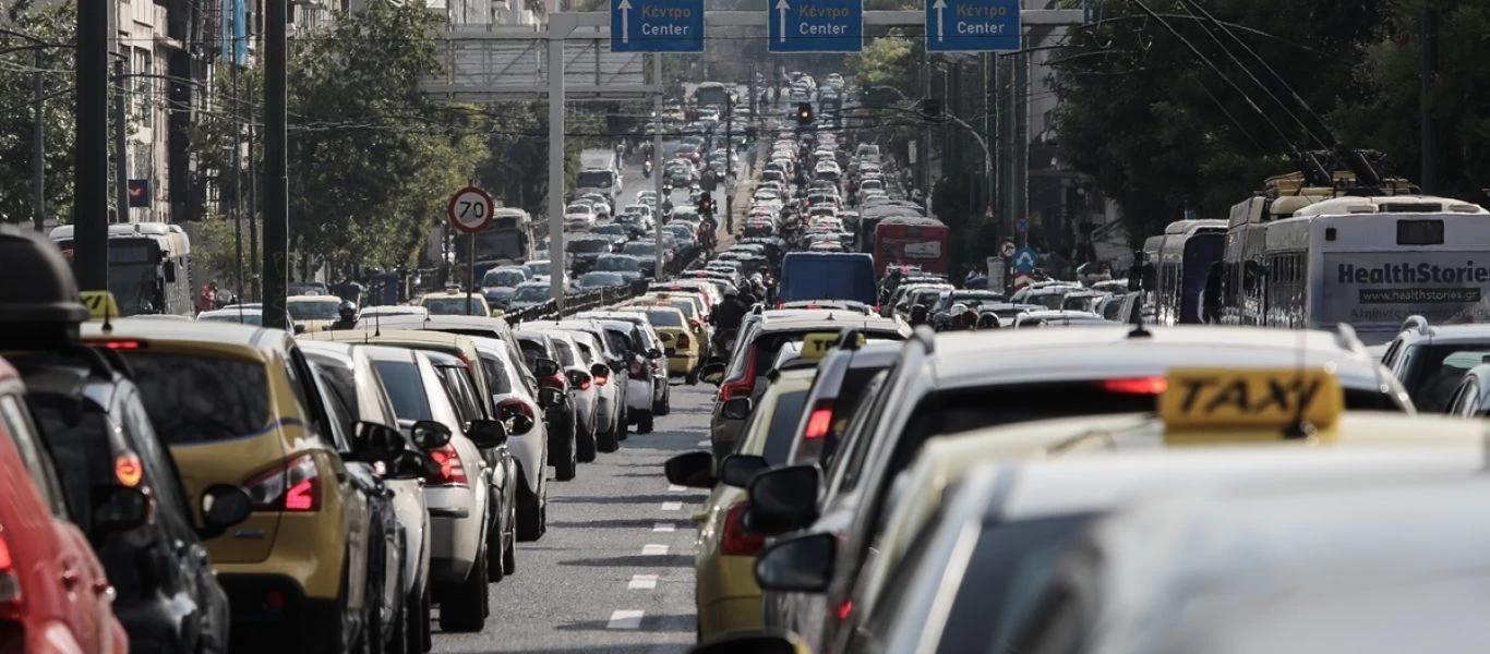 Μποτιλιάρισμα στους δρόμους: Σε απέραντο… πάρκινγκ έχει μετατραπεί η εθνική οδός Αθηνών – Λαμίας